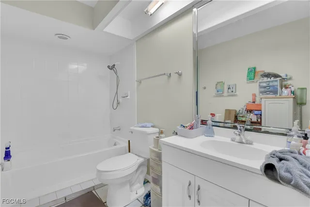 $499,900 | 521 Grant Avenue, Lehigh Acres, FL 33972