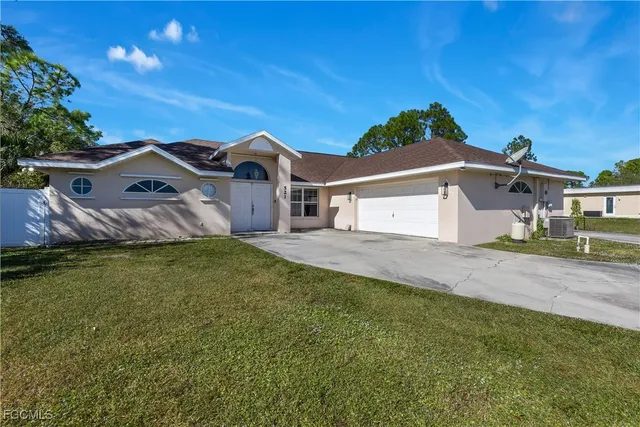 $499,900 | 521 Grant Avenue, Lehigh Acres, FL 33972