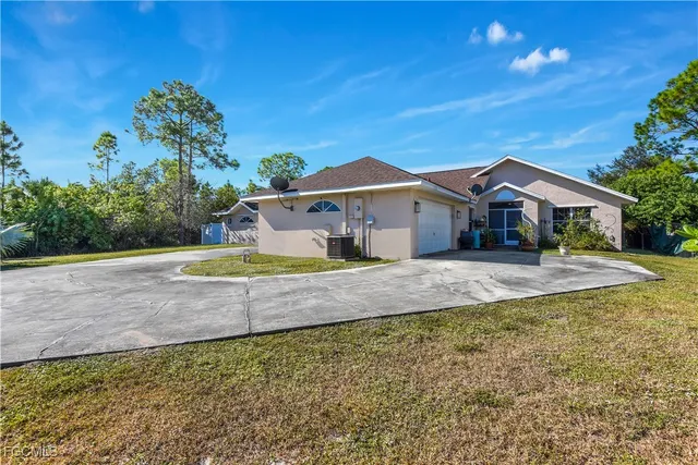 $499,900 | 521 Grant Avenue, Lehigh Acres, FL 33972