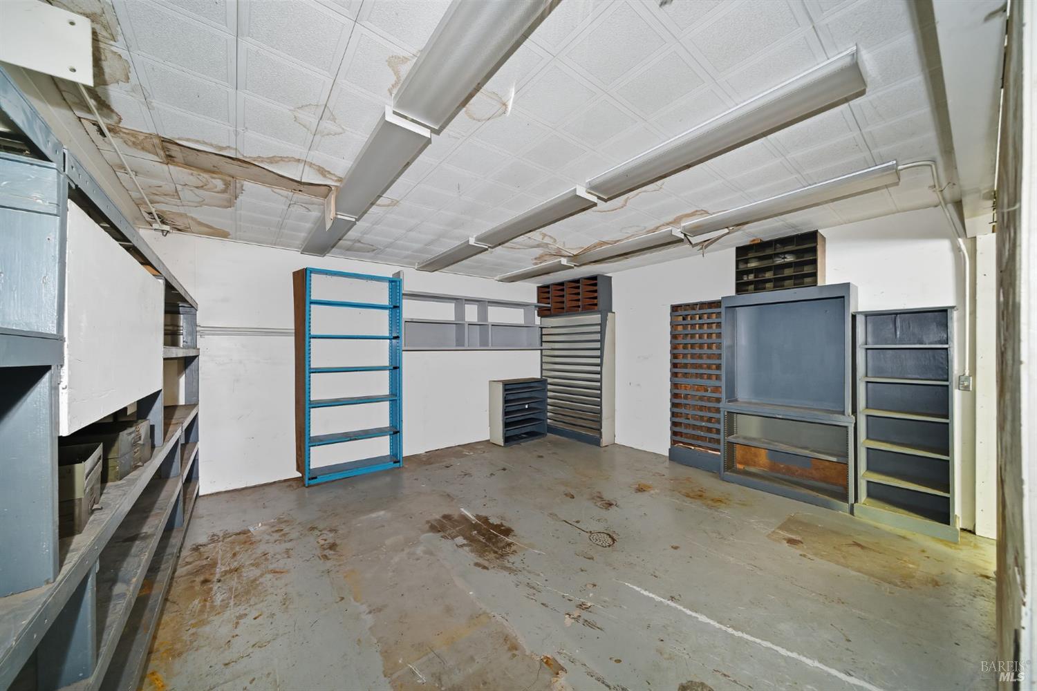 226 Bayview Street San Rafael, CA 94901 - Photo 18 of 56 a view of a garage