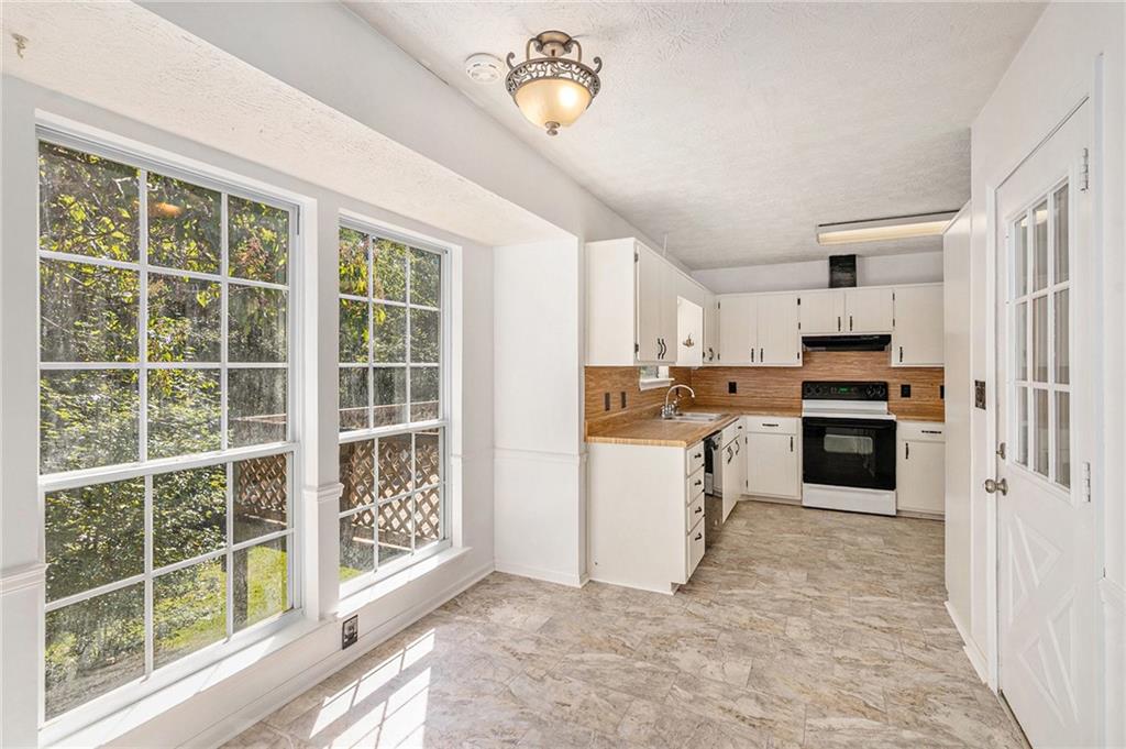 551 Hood Road Stockbridge, GA 30281 - Photo 19 of 49 a kitchen with a refrigerator and a stove