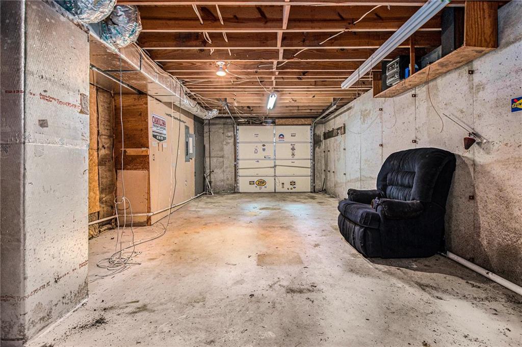 551 Hood Road Stockbridge, GA 30281 - Photo 45 of 49 a living room with furniture