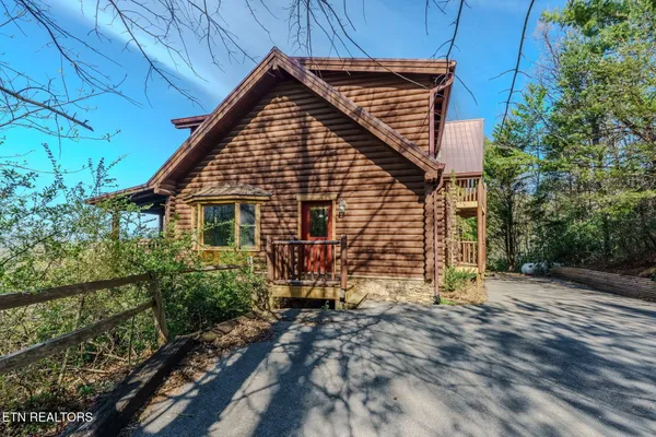 $899,999 | 401 Pinnacle Vista Road, Gatlinburg, TN 37738