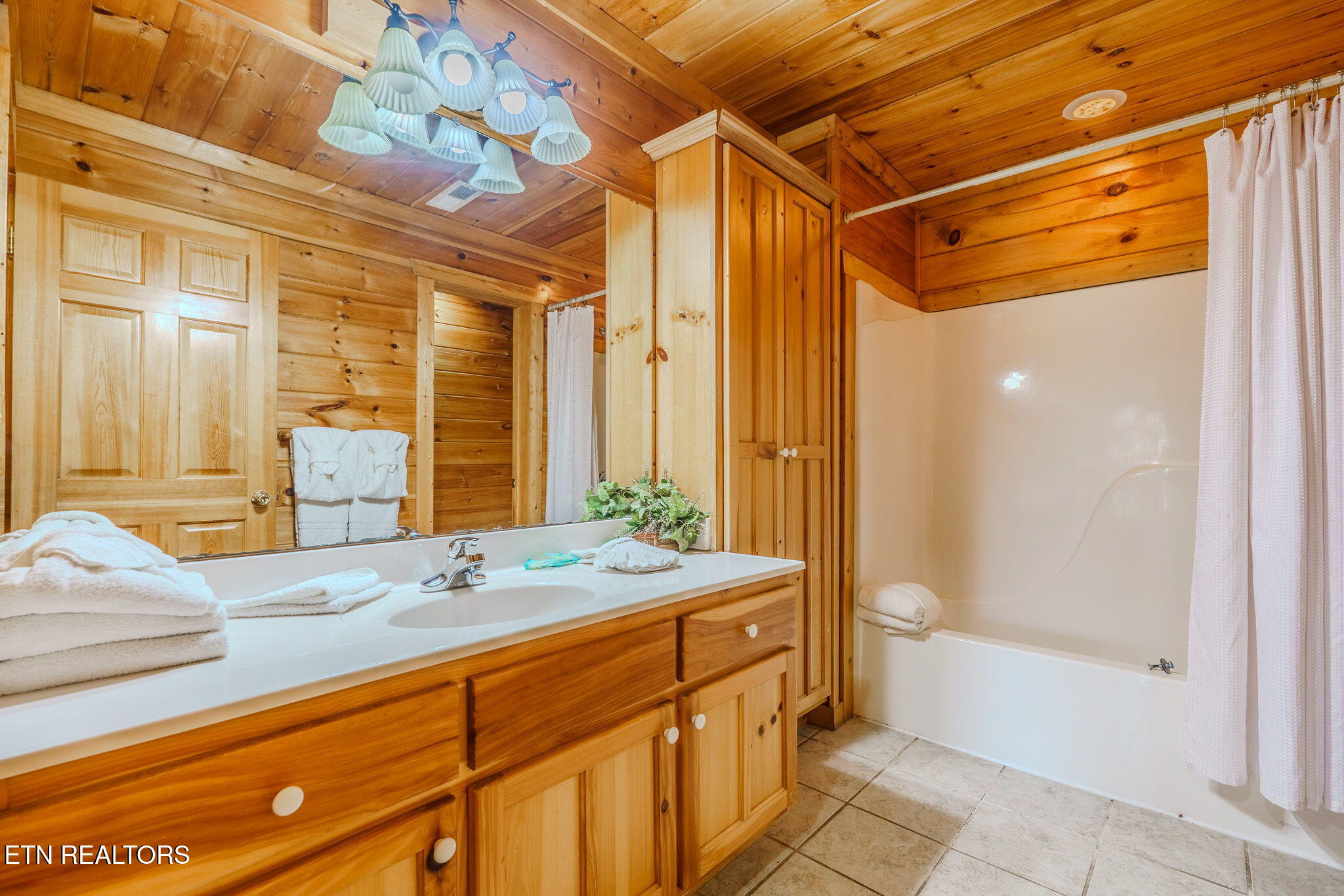 401 Pinnacle Vista Road Gatlinburg, TN 37738 - Photo 12 of 58 2-web-or-mls-_DSC9895-HDR