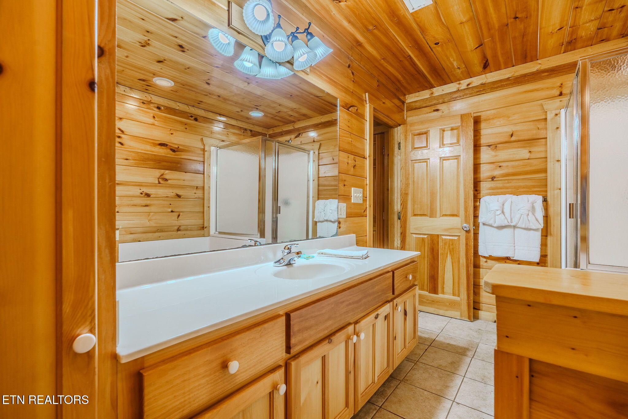 401 Pinnacle Vista Road Gatlinburg, TN 37738 - Photo 18 of 58 12-web-or-mls-_DSC9950-HDR