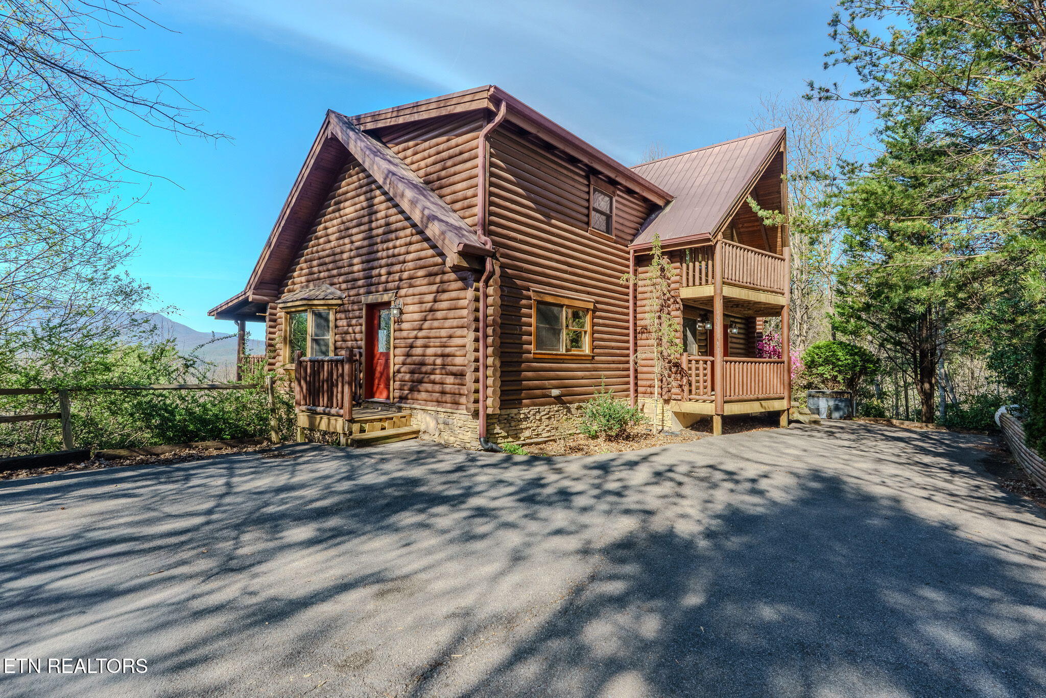 401 Pinnacle Vista Road Gatlinburg, TN 37738 - Photo 2 of 58 37-web-or-mls-_DSC9765-HDR