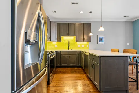 $445,000 | 4704 North Kenmore Avenue, Unit 3C, Chicago, IL 60640
