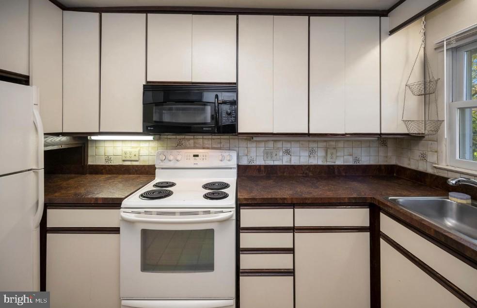 6507 Byron Avenue Springfield, VA 22150 - Photo 4 of 9