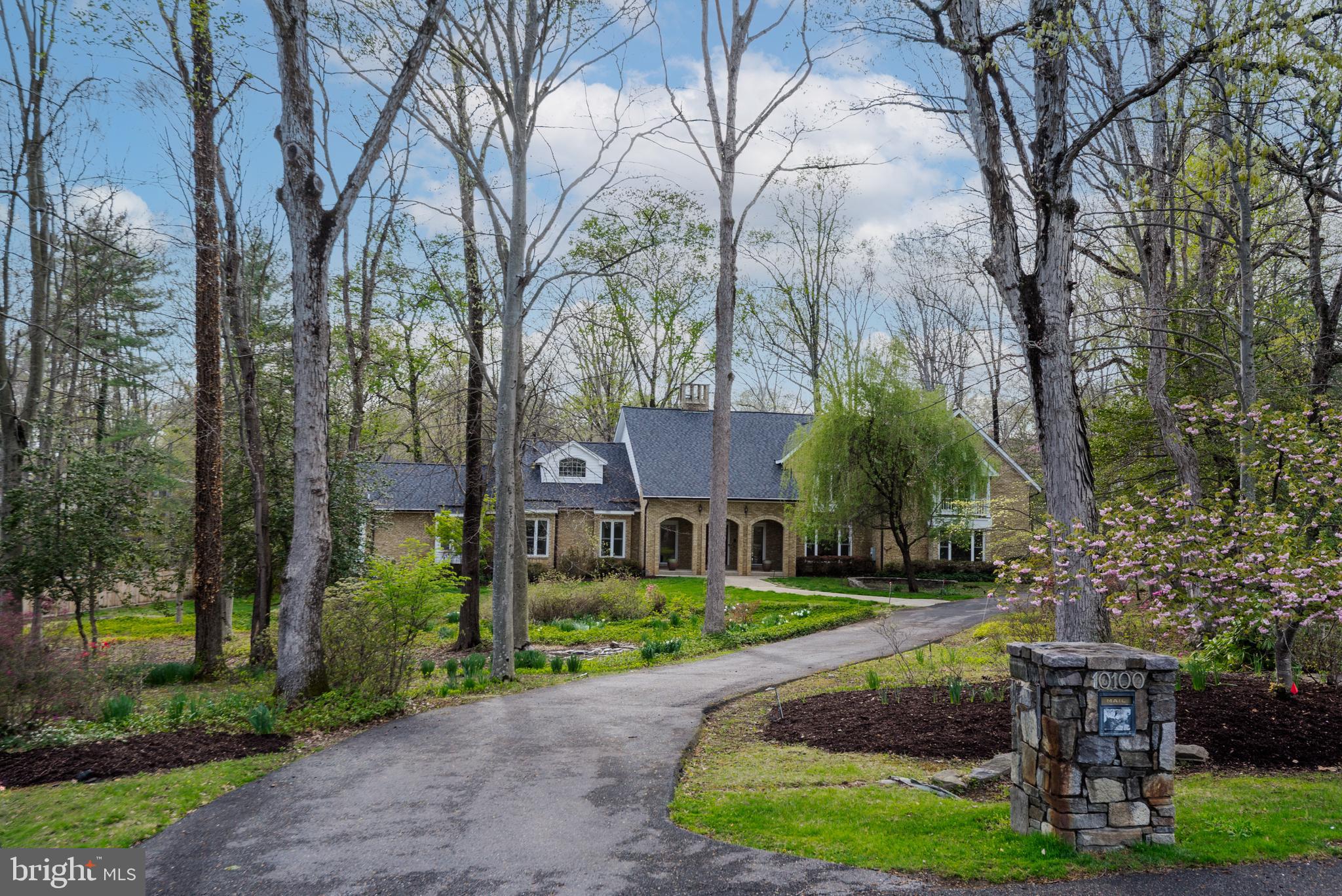 10100 Iron Gate Road Potomac, MD 20854 - Photo 7 of 16 a front view of a house with garden
