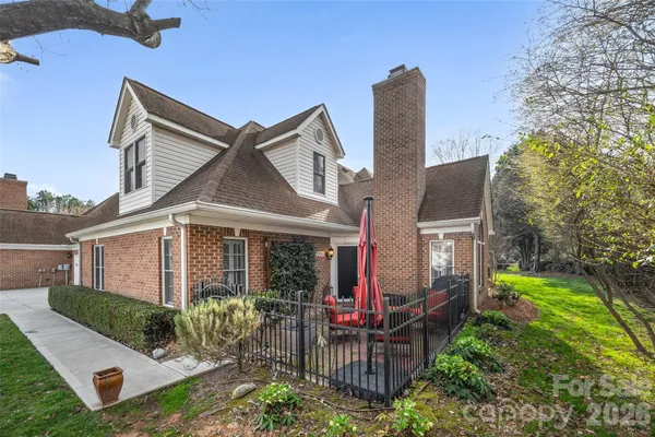 $559,000 | 7439 Hurstbourne Green Drive, Charlotte, NC 28277