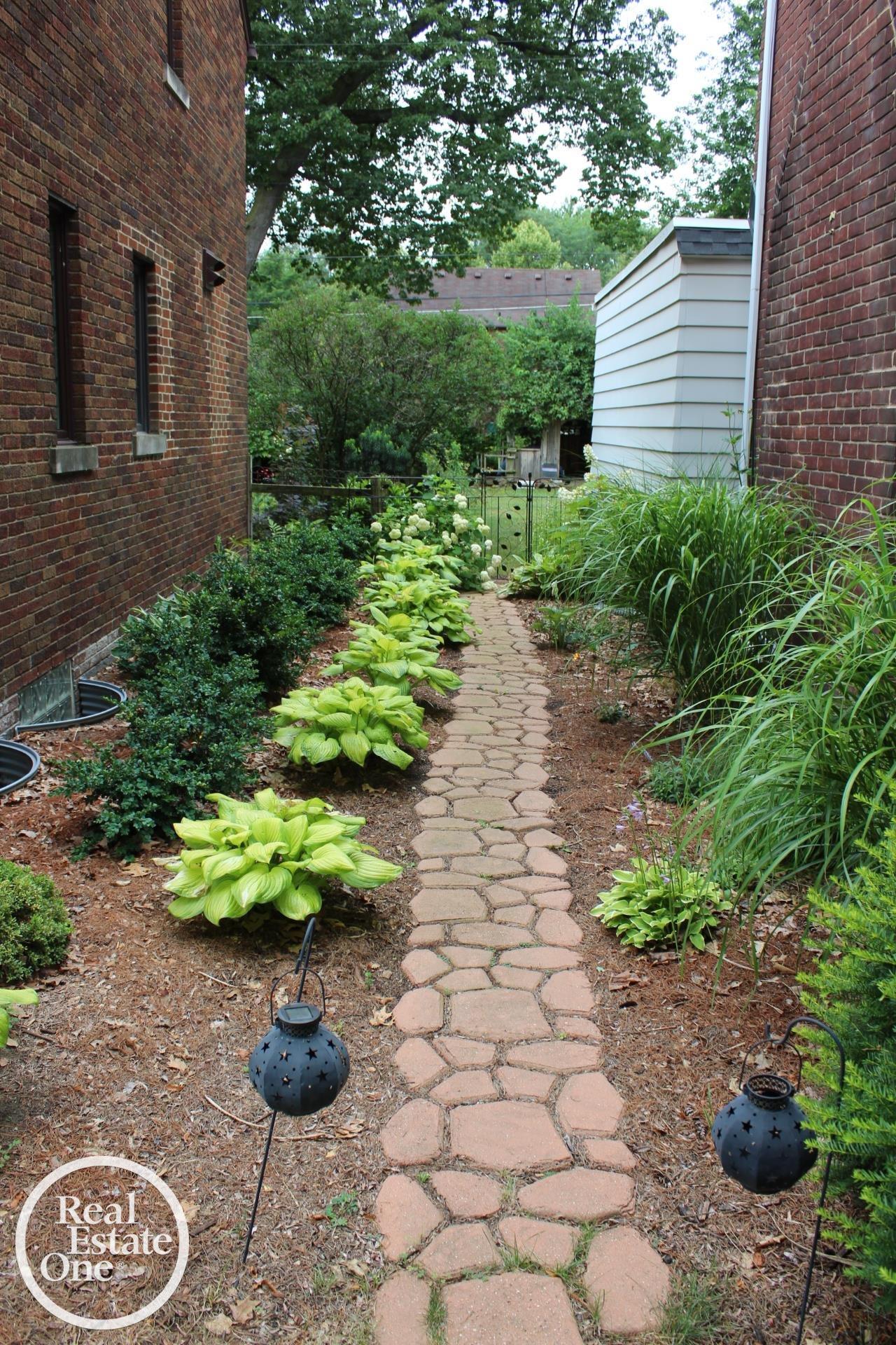 1337 Bishop Road Grosse Pointe, MI 48230 - Photo 51 of 52 50180881-f3aedb53-931a-4943-b9c7-d4381849beeb.JPG