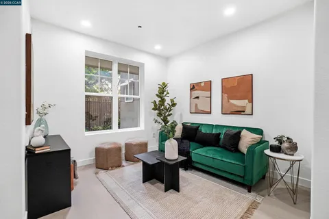 $360,000 | 1121 40th Street, Unit 4105, Emeryville, CA 94608
