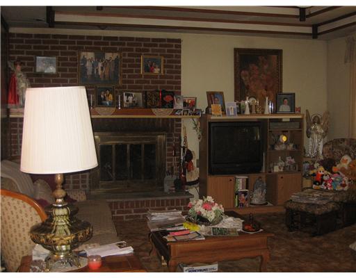 277 Magill Road Zelienople, PA 16063 - Photo 3 of 11 Living Room.