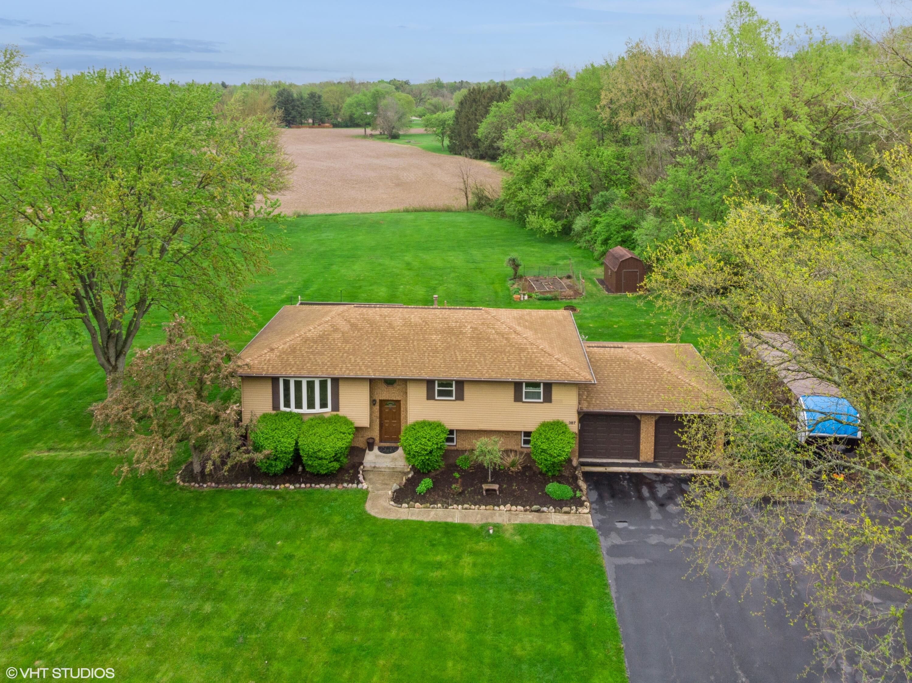 387 East Tratebas Road Valparaiso, IN 46383 - Photo 21 of 30 3000x2247