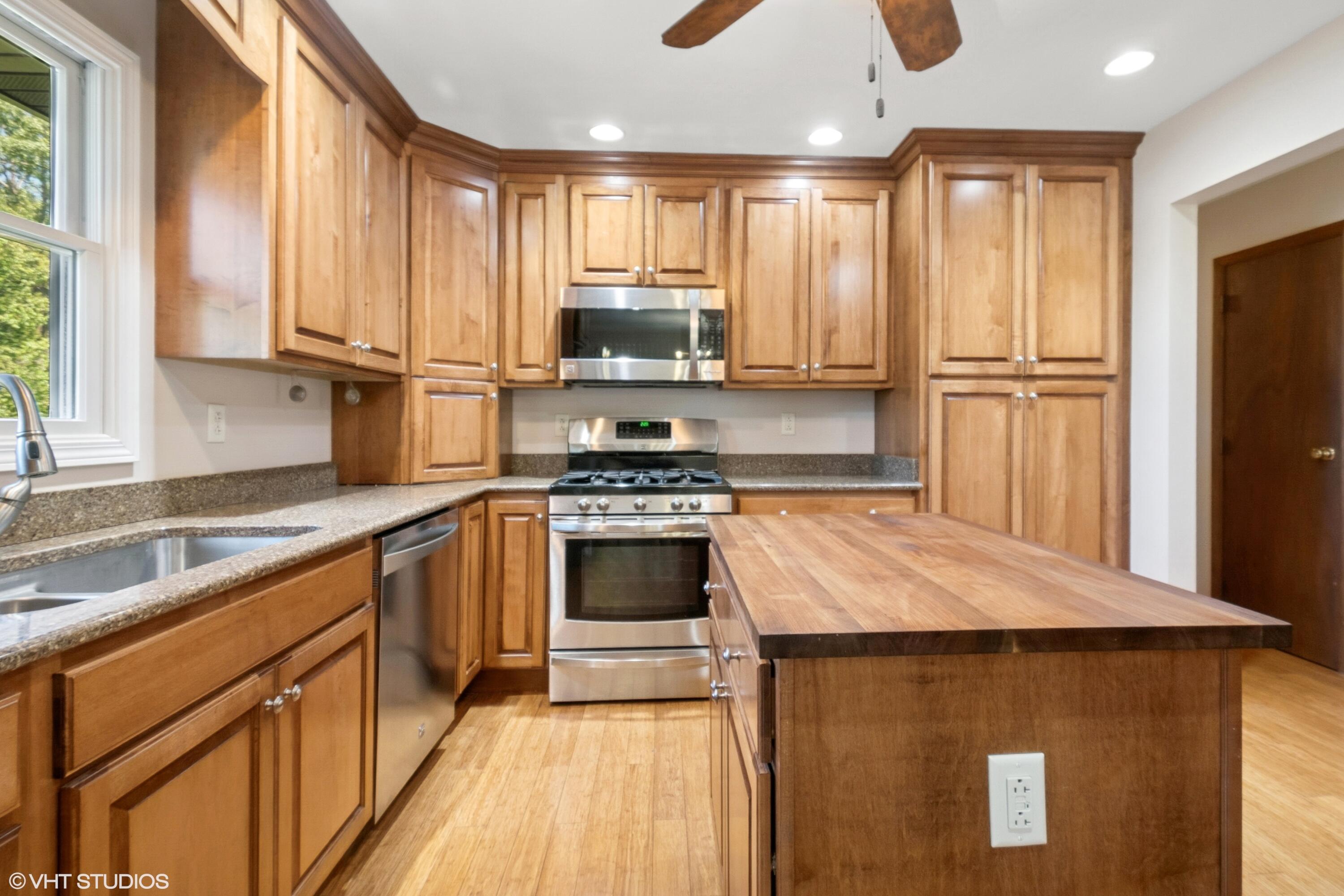 387 East Tratebas Road Valparaiso, IN 46383 - Photo 3 of 30 3000x2000