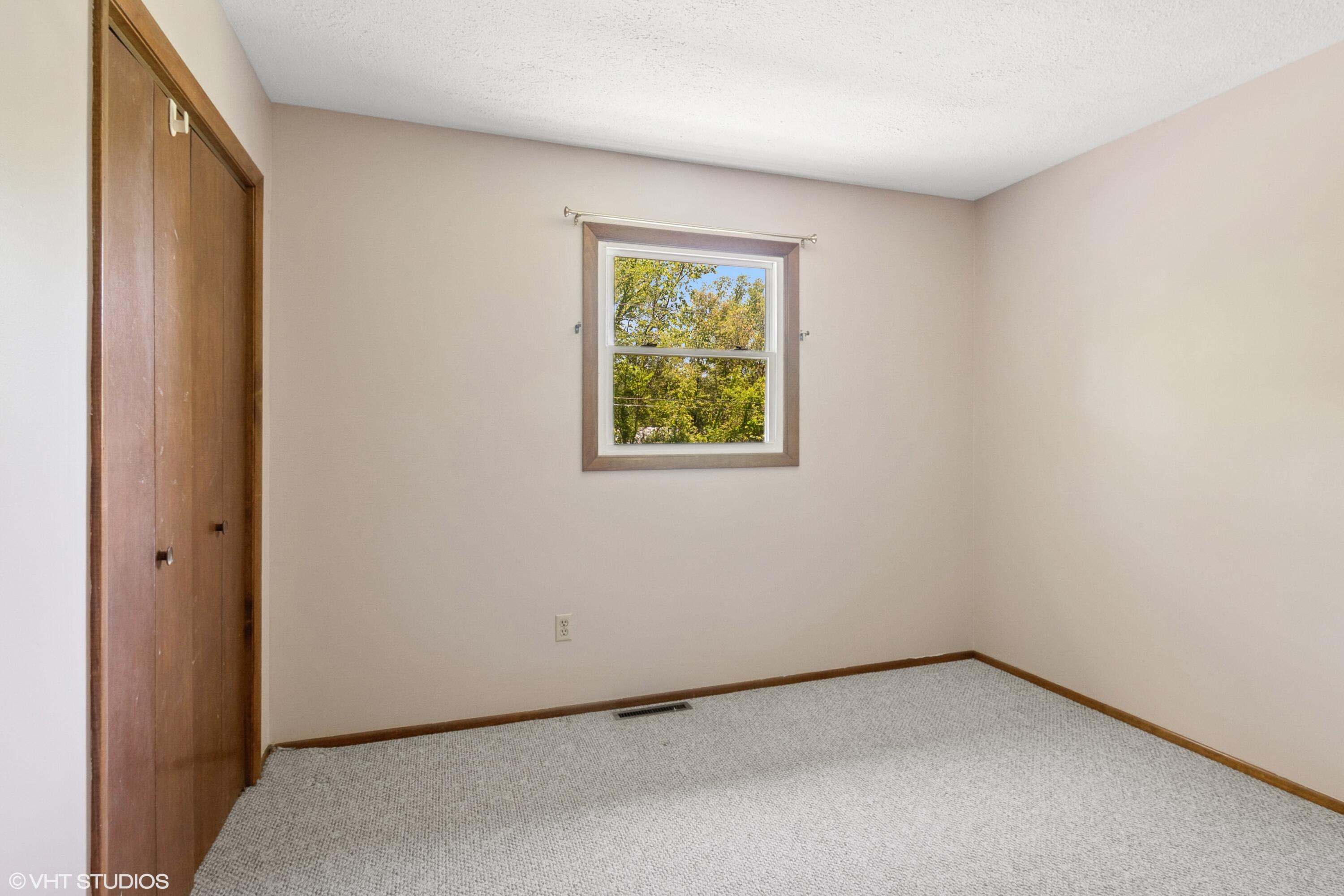 387 East Tratebas Road Valparaiso, IN 46383 - Photo 8 of 30 3000x2000