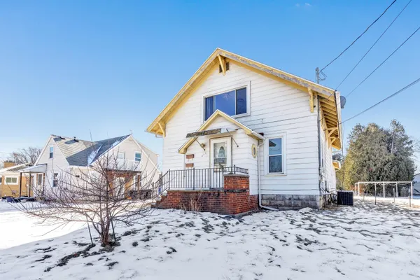 $255,000 | 415 East Maple Street, Appleton, WI 54915