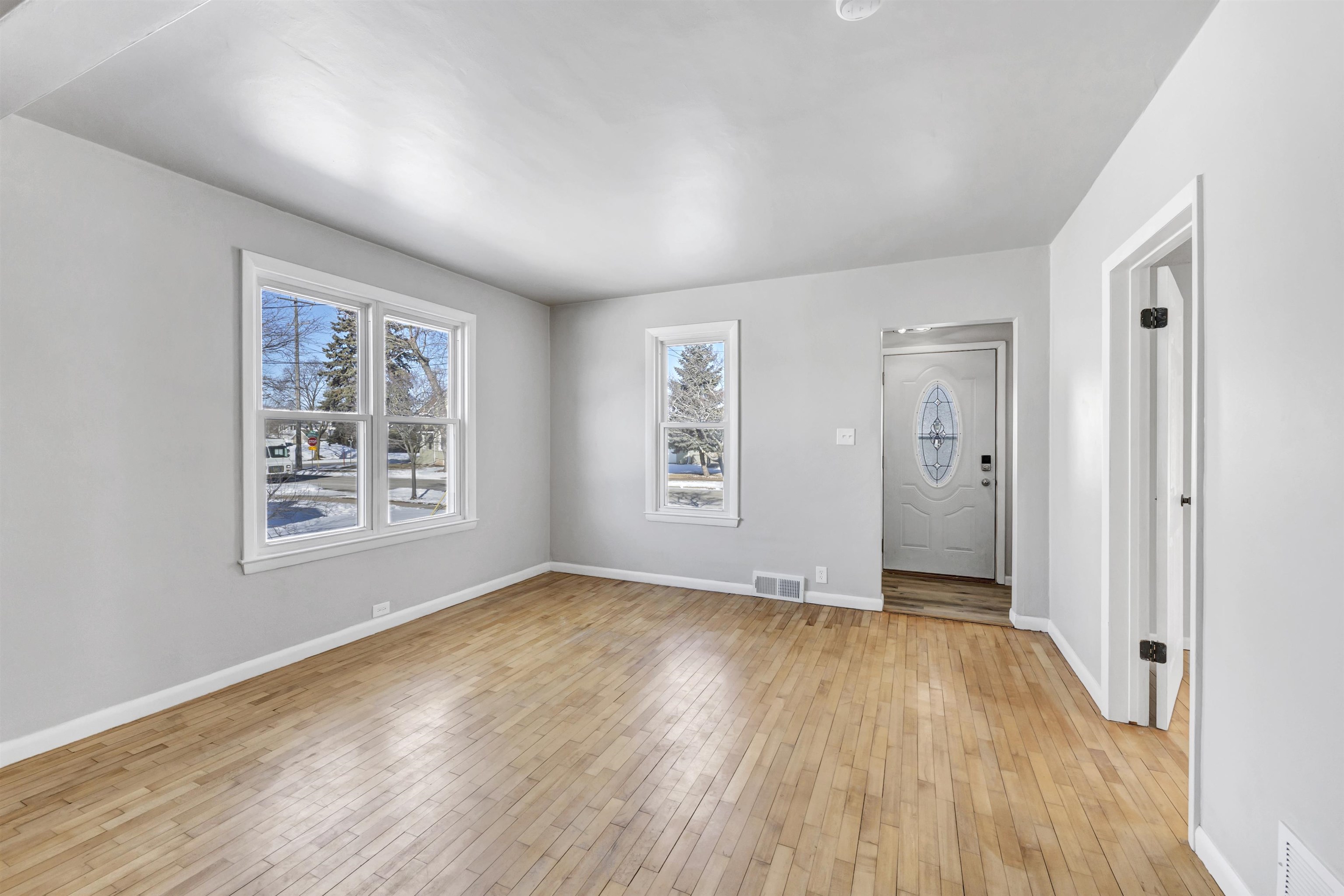 415 East Maple Street Appleton, WI 54915 - Photo 3 of 30