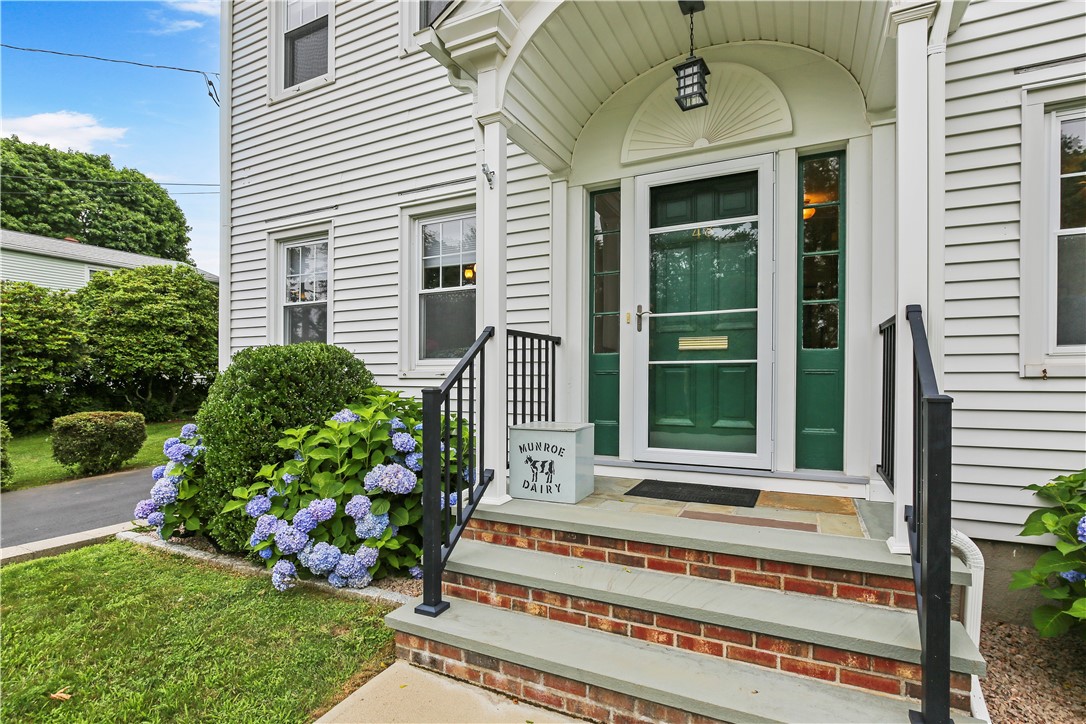 48 Spring Street Westerly, RI 02891 - Photo 3 of 32