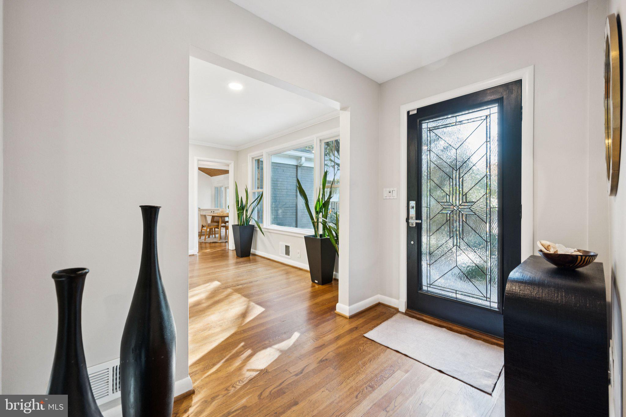 6 Spring Hill Court Chevy Chase, MD 20815 - Photo 2 of 26 Gracious Entry