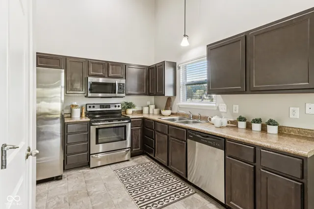 $365,000 | 1300 Charleston Court, Avon, IN 46123