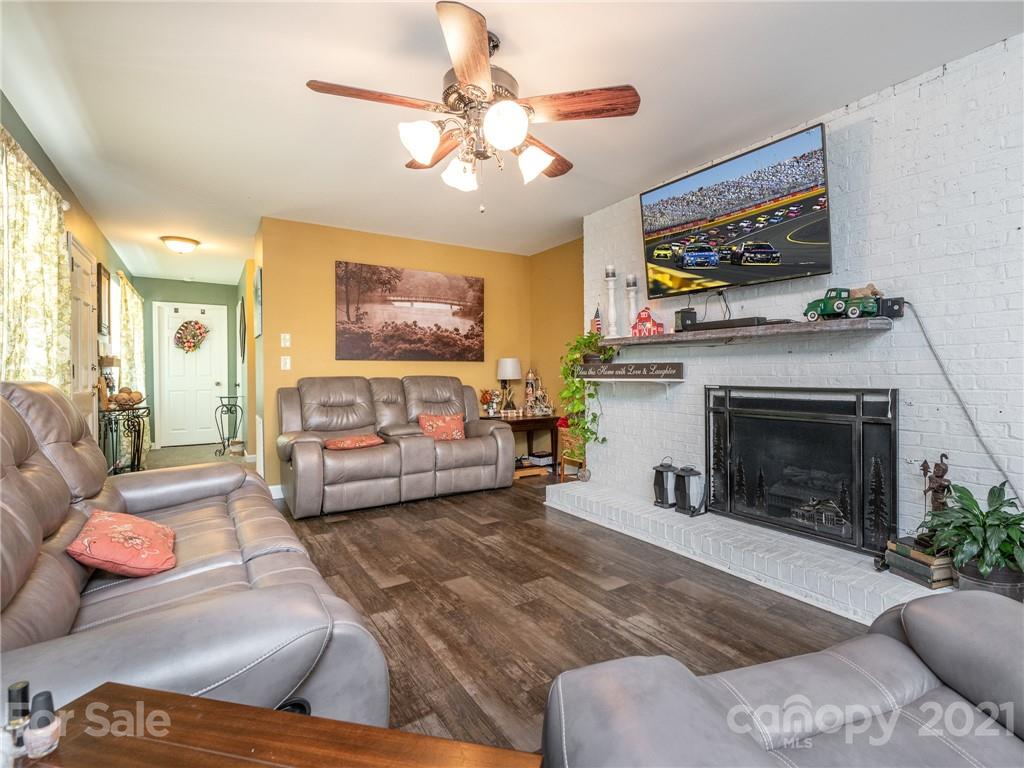 207 Plonk Road Dallas, NC 28034 - Photo 3 of 34 Gallery Image 3