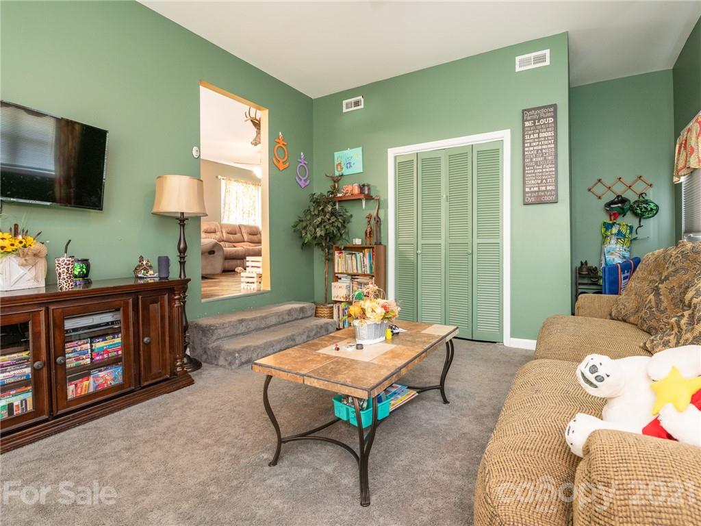 207 Plonk Road Dallas, NC 28034 - Photo 5 of 34 Gallery Image 5