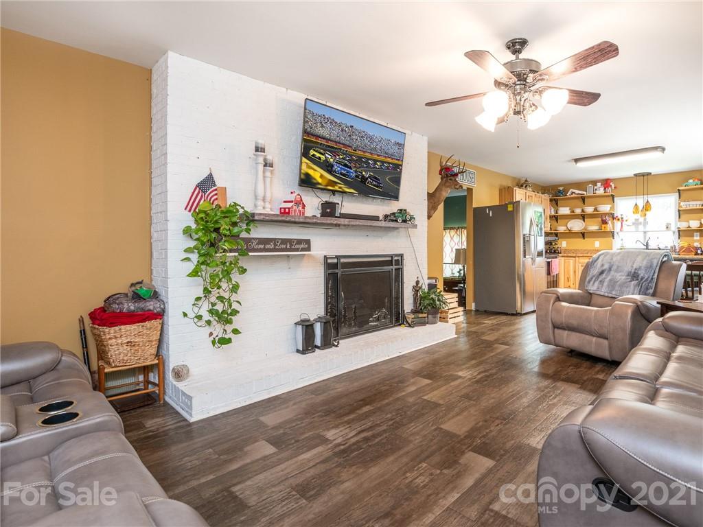 207 Plonk Road Dallas, NC 28034 - Photo 8 of 34 Gallery Image 8