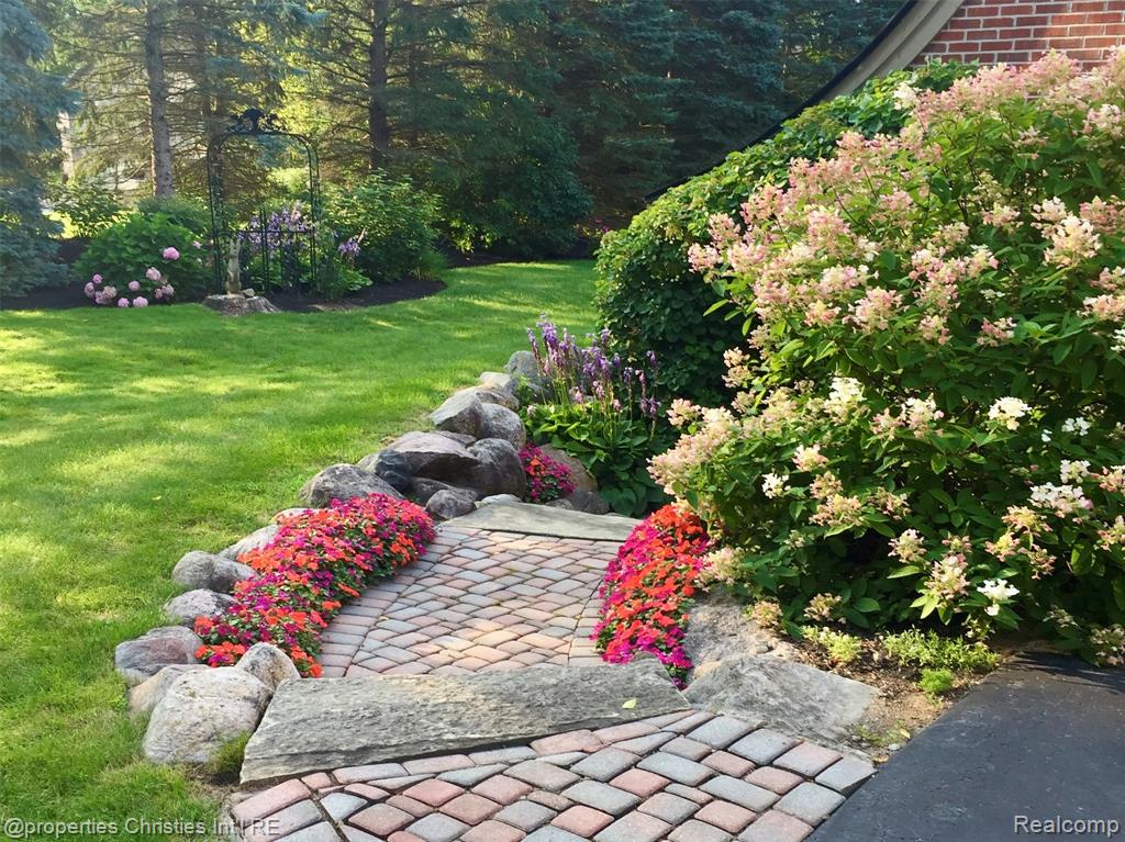 390 East Square Lake Road Troy, MI 48085 - Photo 87 of 91 Gallery Image 87