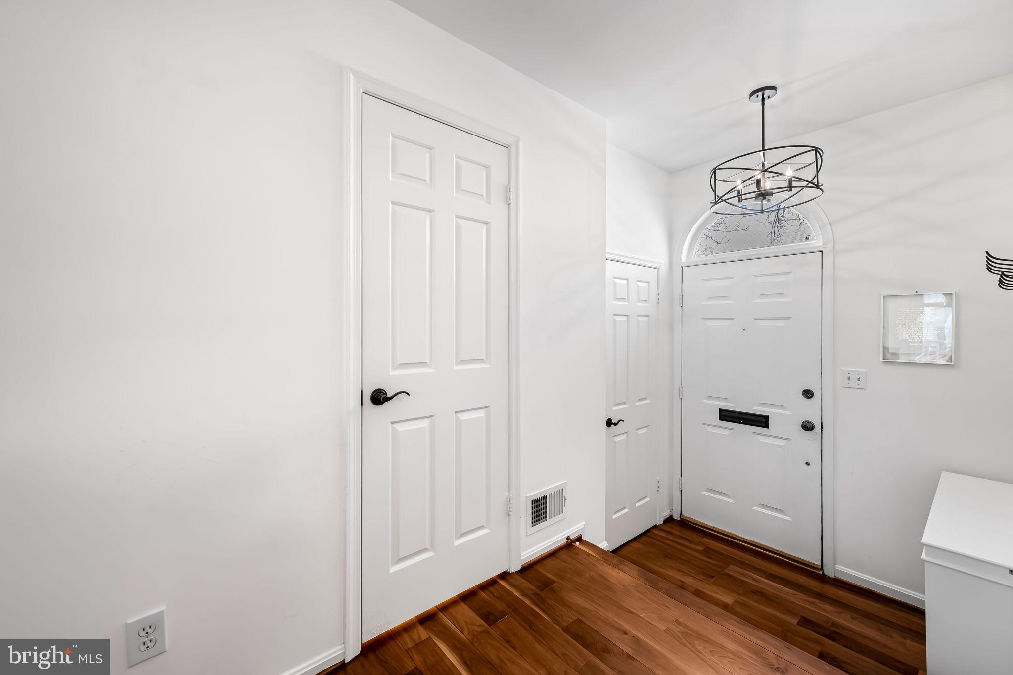 1212 South Potomac Street Baltimore, MD 21224 - Photo 5 of 38