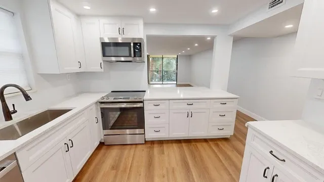 $355,000 | 1555 South Federal Highway, Unit 206, Delray Beach, FL 33483