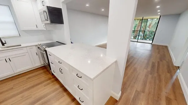 $355,000 | 1555 South Federal Highway, Unit 206, Delray Beach, FL 33483