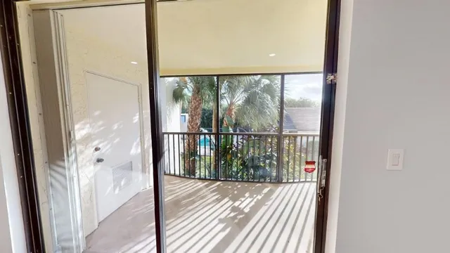 $355,000 | 1555 South Federal Highway, Unit 206, Delray Beach, FL 33483