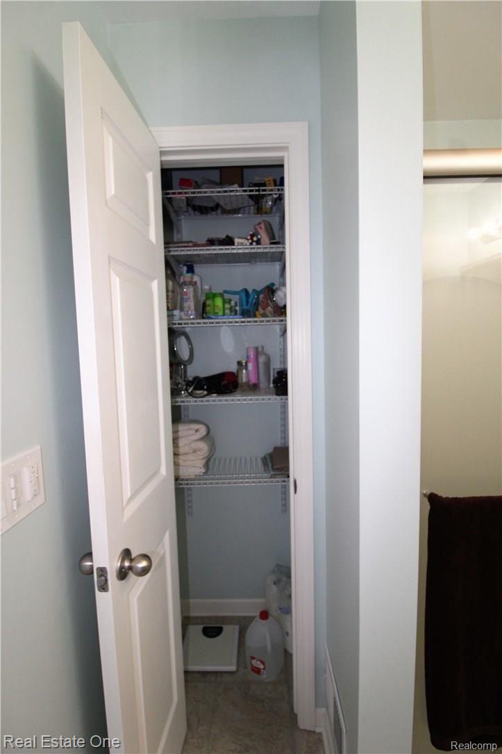 41766 Cherry Hill Road Novi, MI 48375 - Photo 18 of 34 IMG_0779 (2).JPG