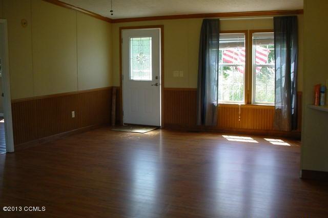 280 Norris Road Swansboro, NC 28584 - Photo 9 of 16 Living Room to front door
