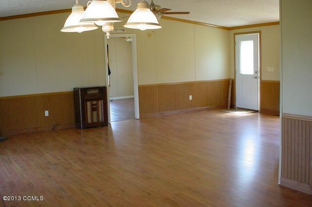 280 Norris Road Swansboro, NC 28584 - Photo 10 of 16 Cathedral ceiling in Living Room area
