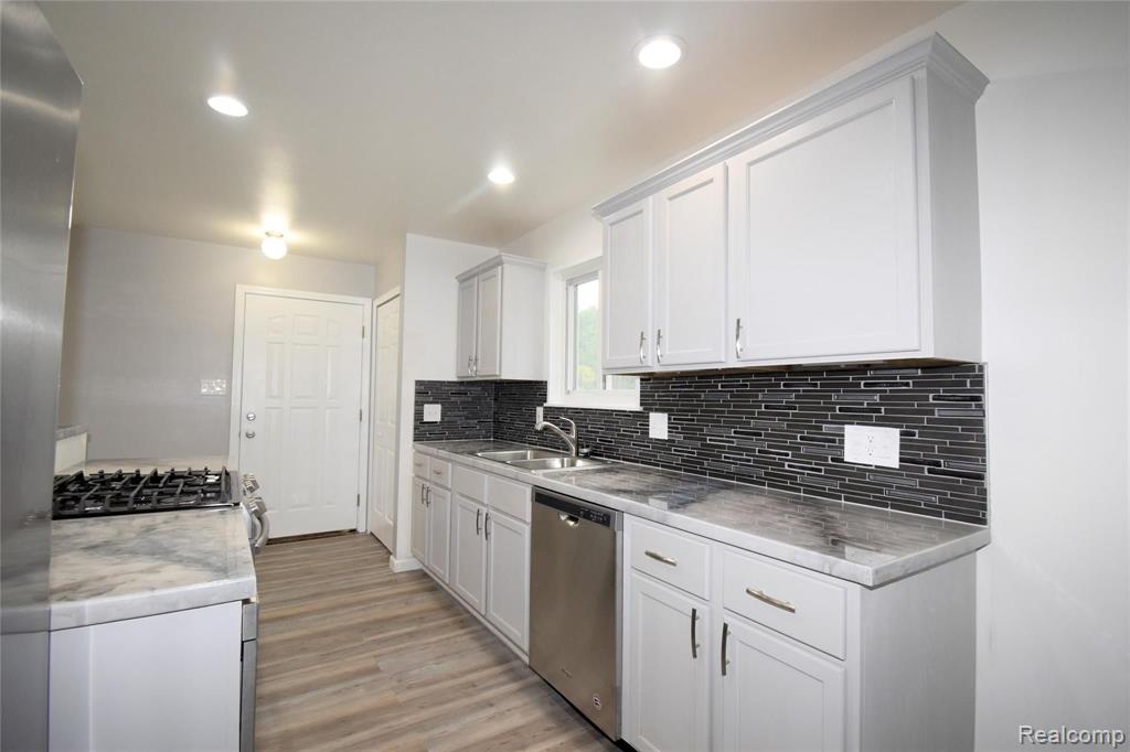 34445 Wick Road Romulus, MI 48174 - Photo 11 of 72
