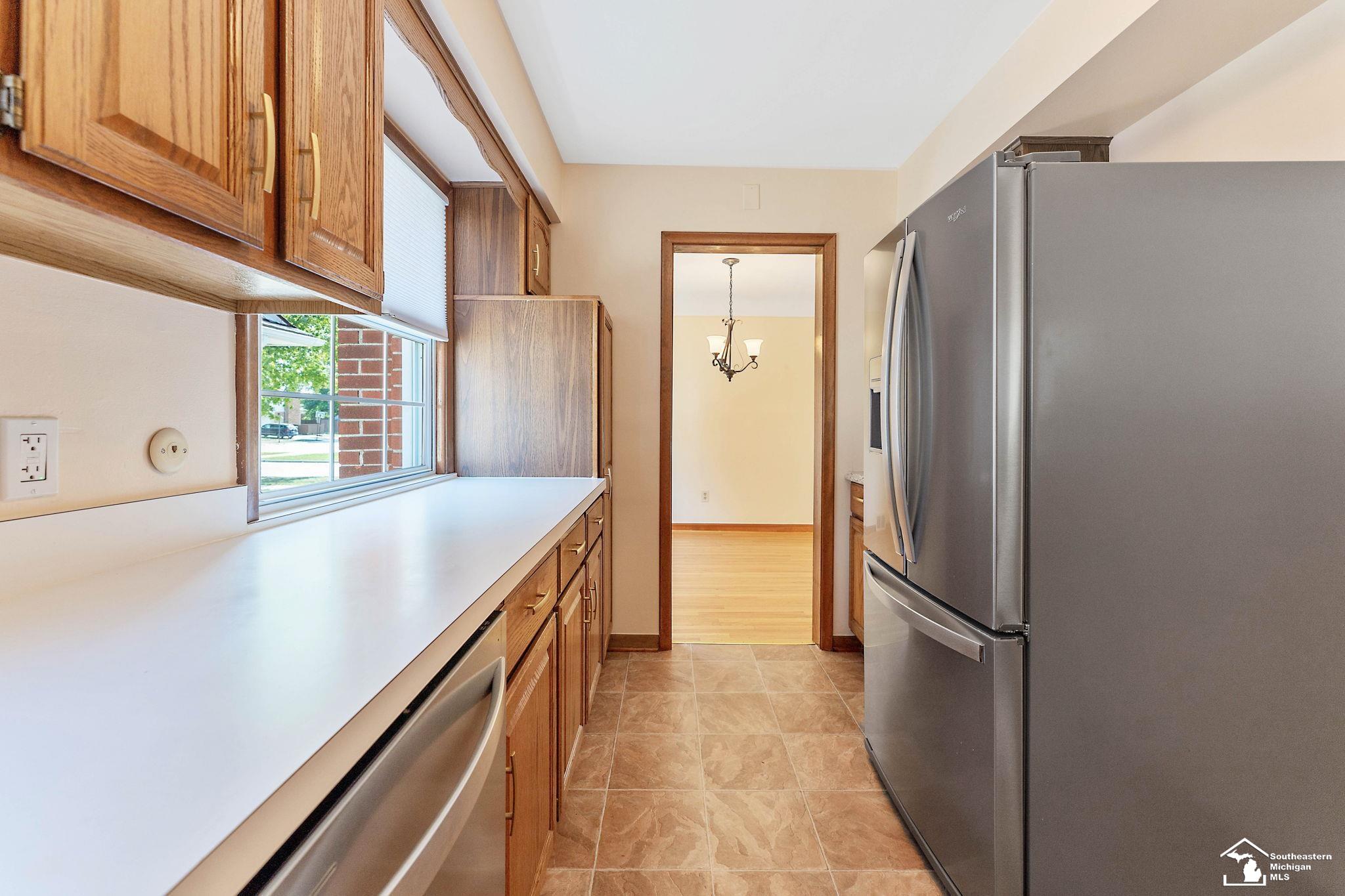 15818 Wick Road Allen Park, MI 48101 - Photo 10 of 30 50093414-9.JPG