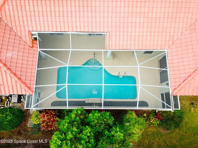 a view of a tennis court