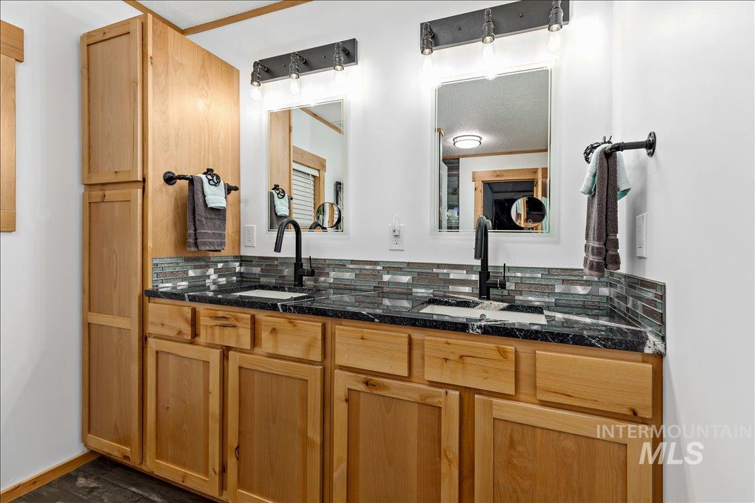 79 Sunset Loop Cascade, ID 83611 - Photo 23 of 44 Bathroom