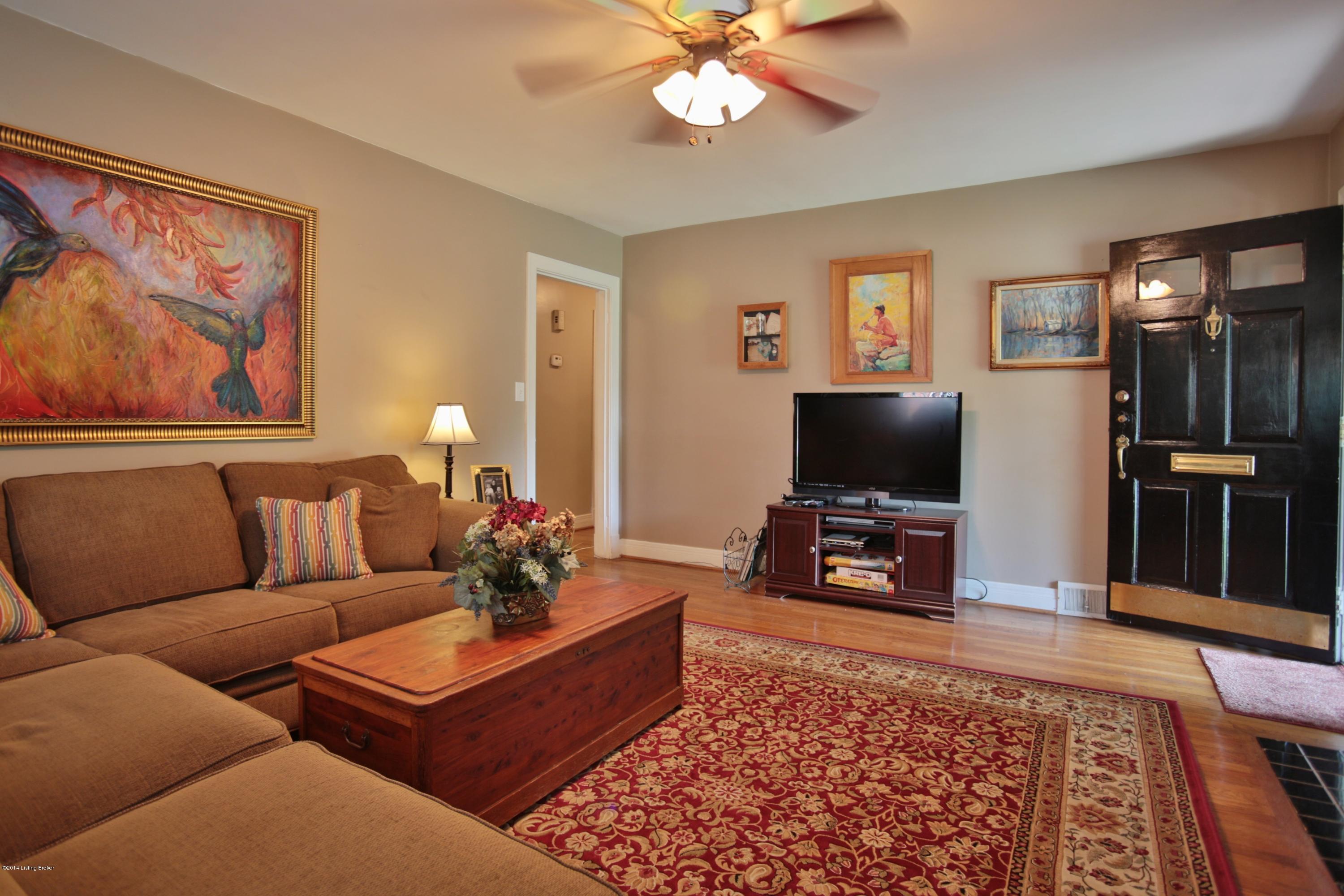 209 Alcott Road Louisville, KY 40207 - Photo 4 of 26 Living room
