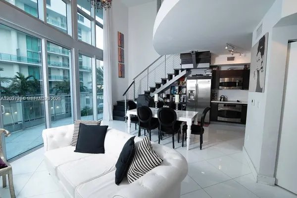 $4,700 | 90 Southwest 3rd Street, Unit TH301, Miami, FL 33130
