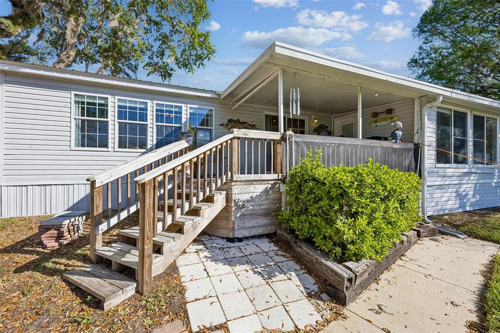 334 Paradise Circle Satsuma, FL 32189 - Photo 31 of 40 a view of a house with backyard and porch