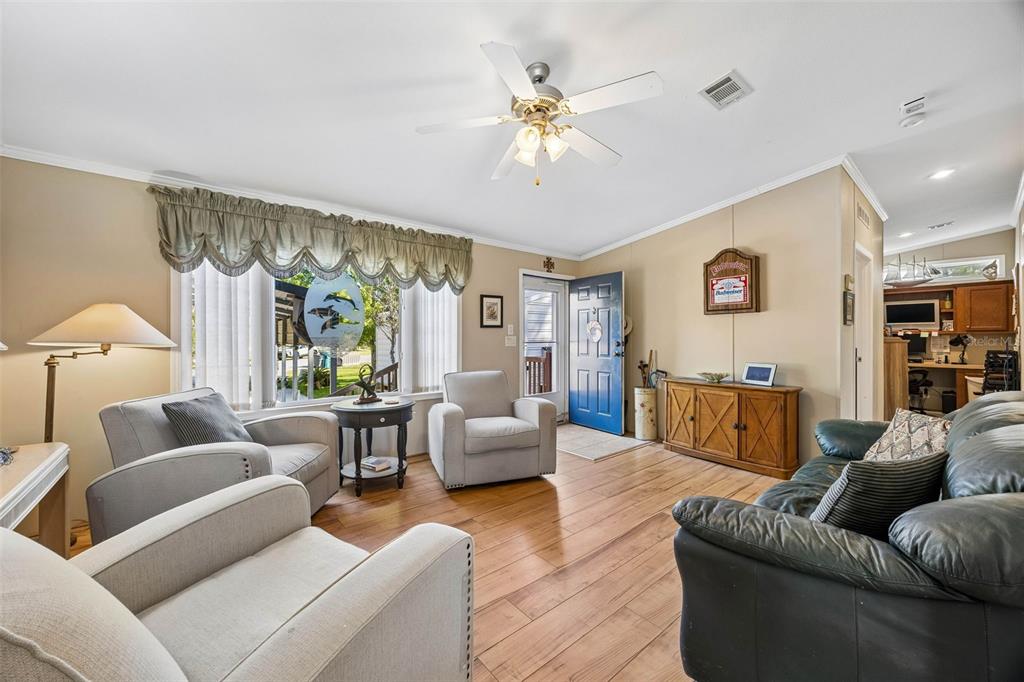 334 Paradise Circle Satsuma, FL 32189 - Photo 8 of 40 a living room with furniture and a large window