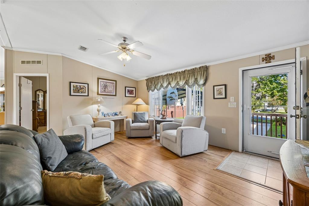 334 Paradise Circle Satsuma, FL 32189 - Photo 10 of 40 a living room with furniture and a large window