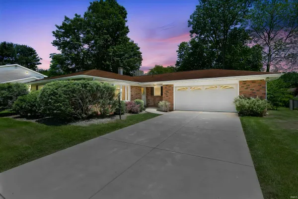 $285,000 | 53190 Oakton Drive, South Bend, IN 46635
