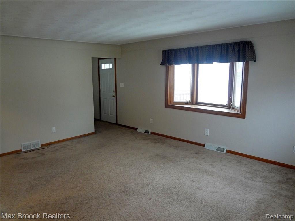 5415 Drayton Road Clarkston, MI 48346 - Photo 9 of 15 DSC05476.jpg