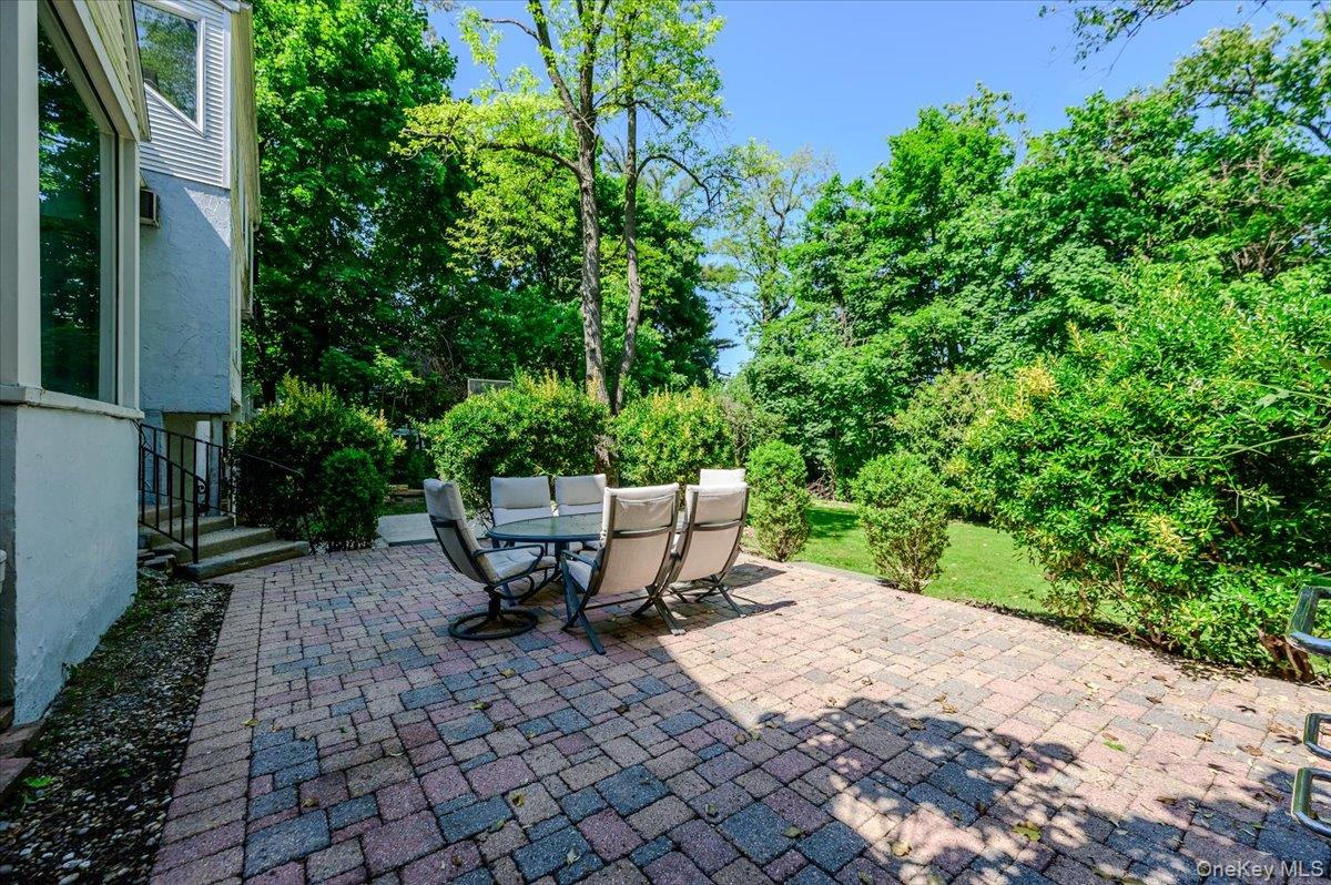 27 Ridge Drive East Great Neck, NY 11021 - Photo 35 of 38