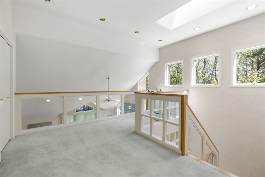 60 Whisper Drive Worcester, MA 01609 - Photo 25 of 39 an entryway with an window