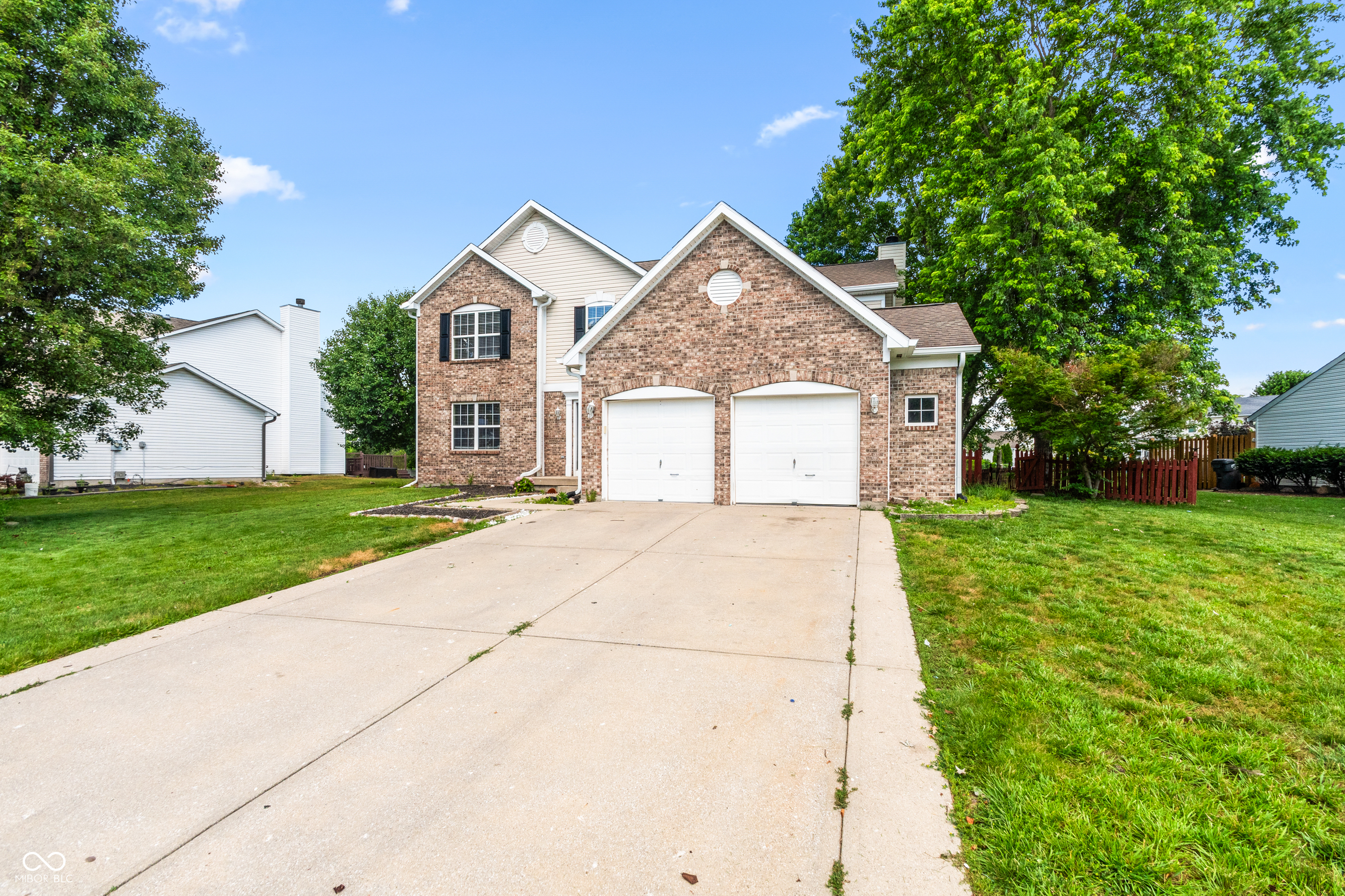 420 Paddock Road Greenwood, IN 46142 - Photo 2 of 42